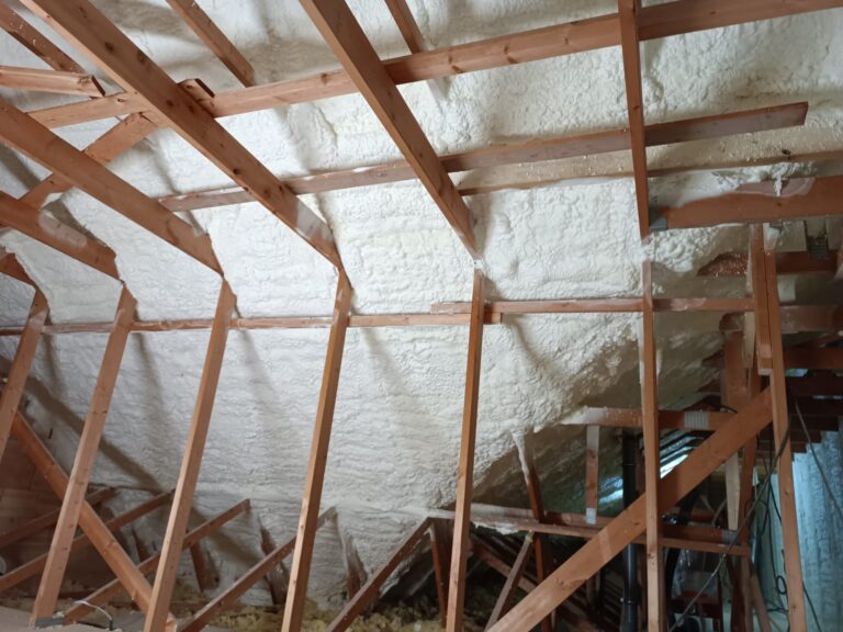 Docieplenia budynków – dlaczego piana PUR to nowoczesne rozwiązanie?