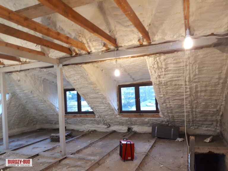 Zalety piany PUR poza termoizolacją – co zyskujesz w praktyce?